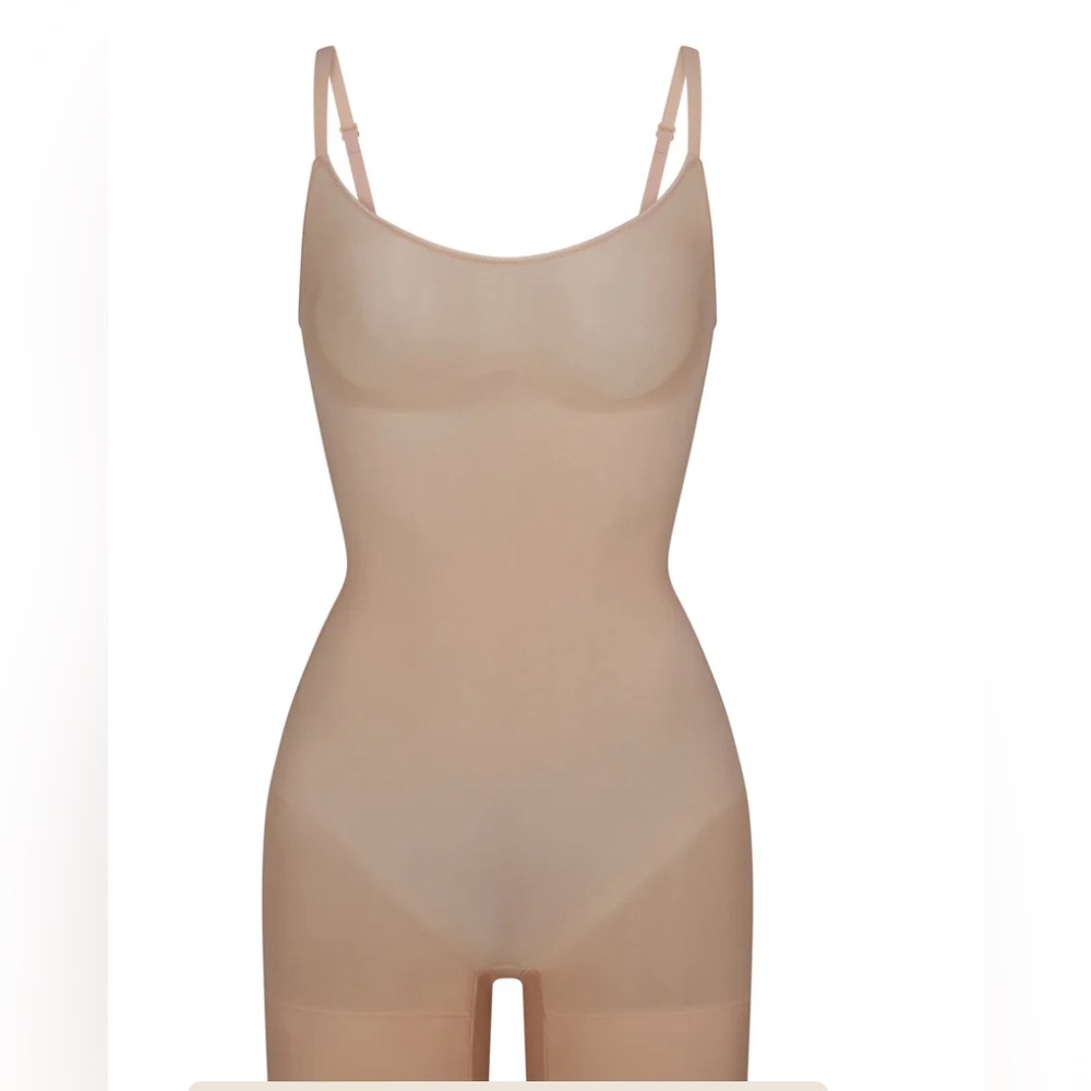 Skims Everyday Sculpt Mid Thigh Bodysuit - NWT